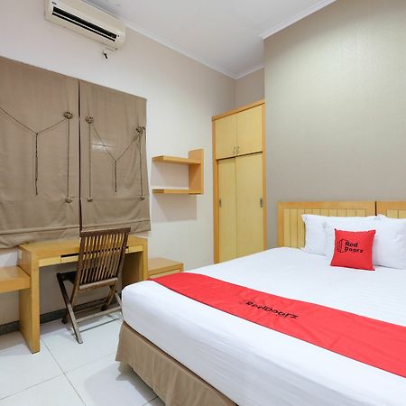 Reddoorz Plus Near Simpang Lima 三宝垄 外观 照片