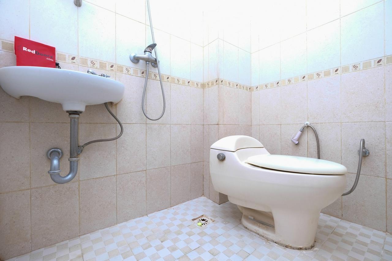 Reddoorz Plus Near Simpang Lima 三宝垄 外观 照片