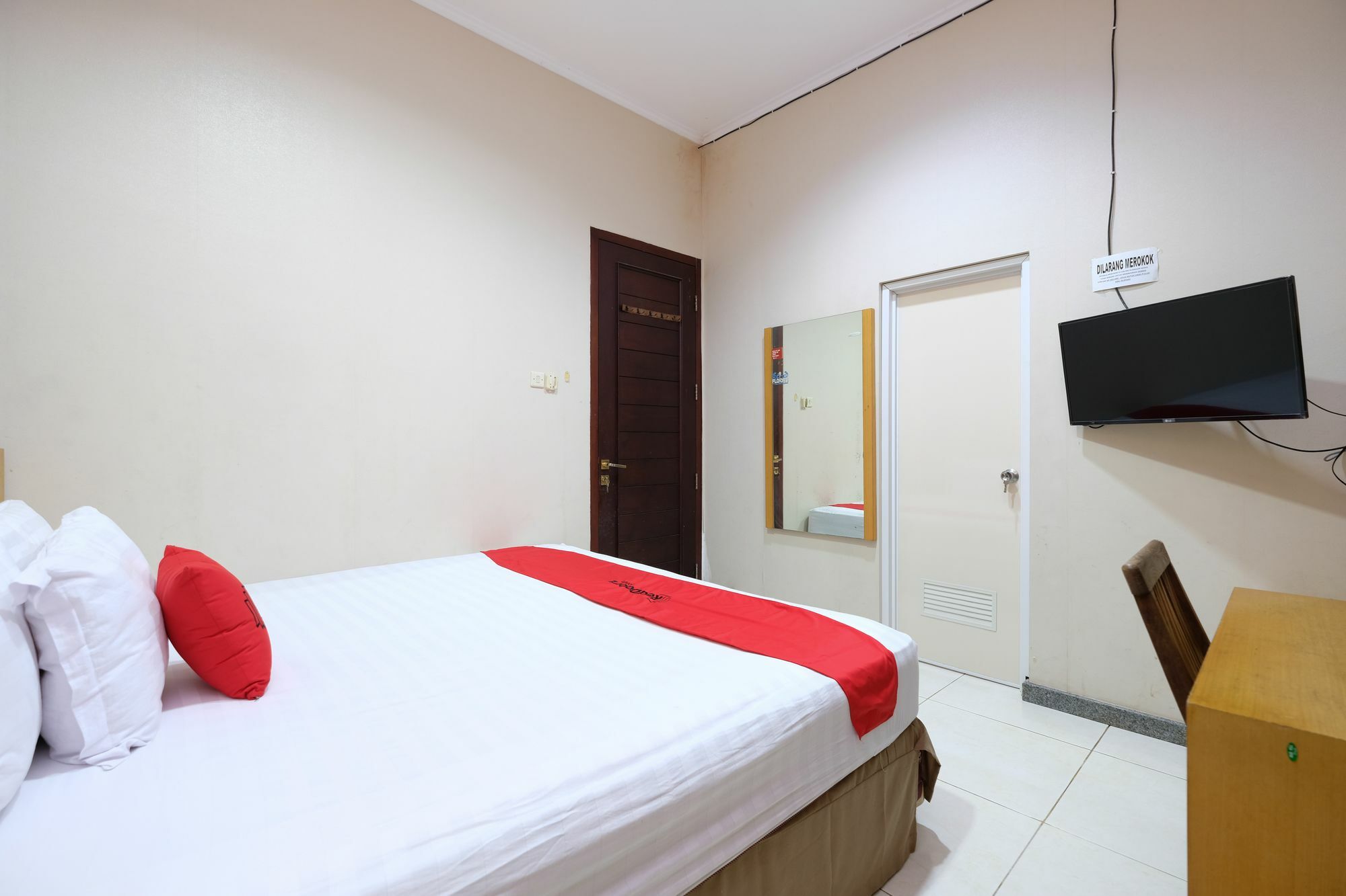 Reddoorz Plus Near Simpang Lima 三宝垄 外观 照片