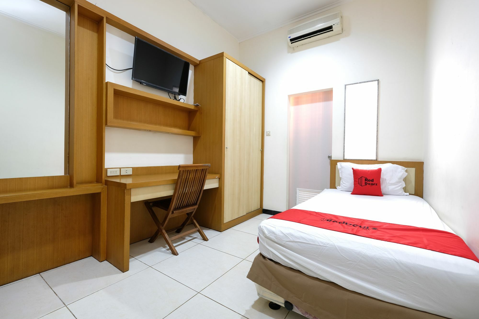 Reddoorz Plus Near Simpang Lima 三宝垄 外观 照片