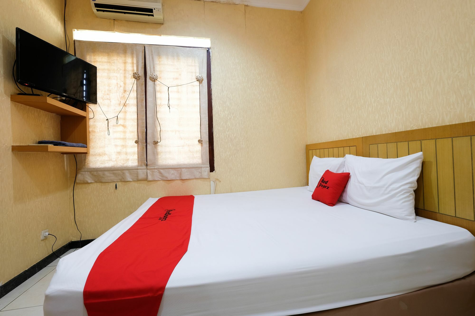Reddoorz Plus Near Simpang Lima 三宝垄 外观 照片